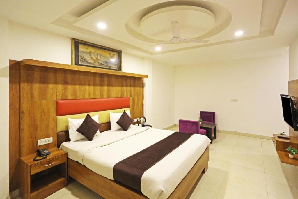 Hotel Urban Luxury New Delhi Exterior photo
