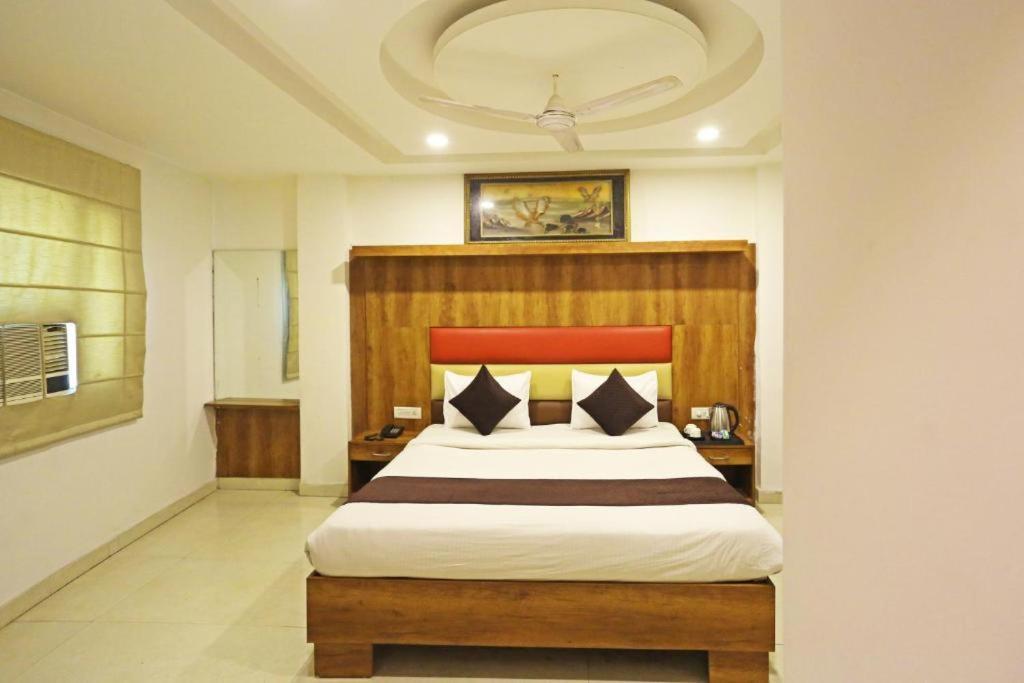 Hotel Urban Luxury New Delhi Exterior photo