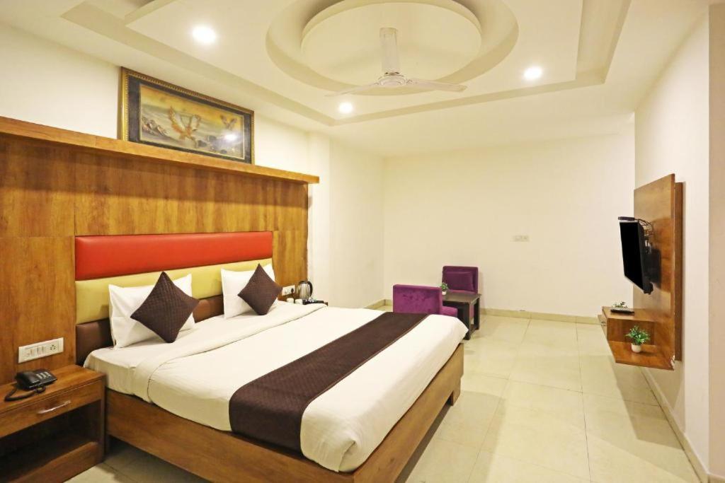 Hotel Urban Luxury New Delhi Exterior photo
